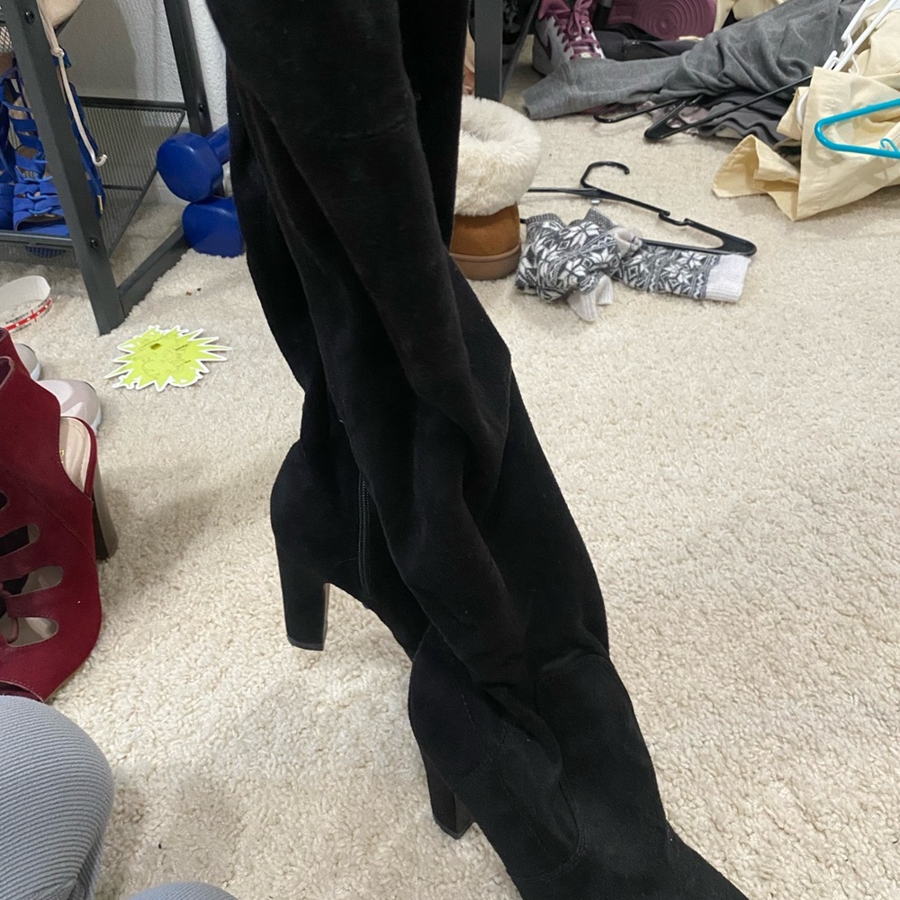 Knee high black boots size 6 1/2
